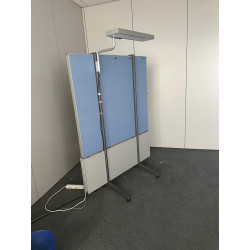 Ścianka biurowa z oświetleniem i półkami (P1)