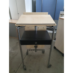 Mównica na kółkach (M1)